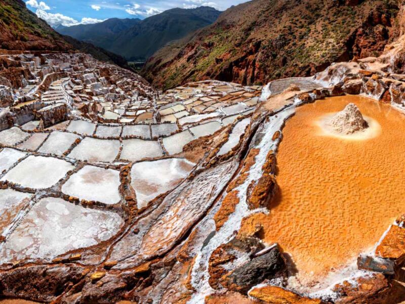 El secreto termal de las salineras de Maras: Un tesoro oculto en la montaña