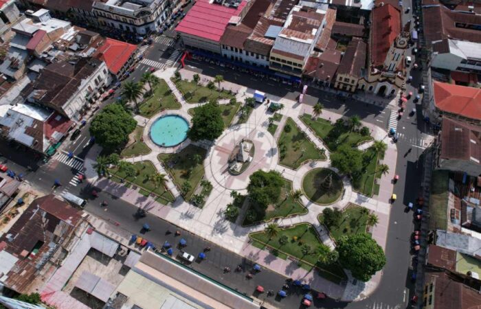 plaza de armas iquitos