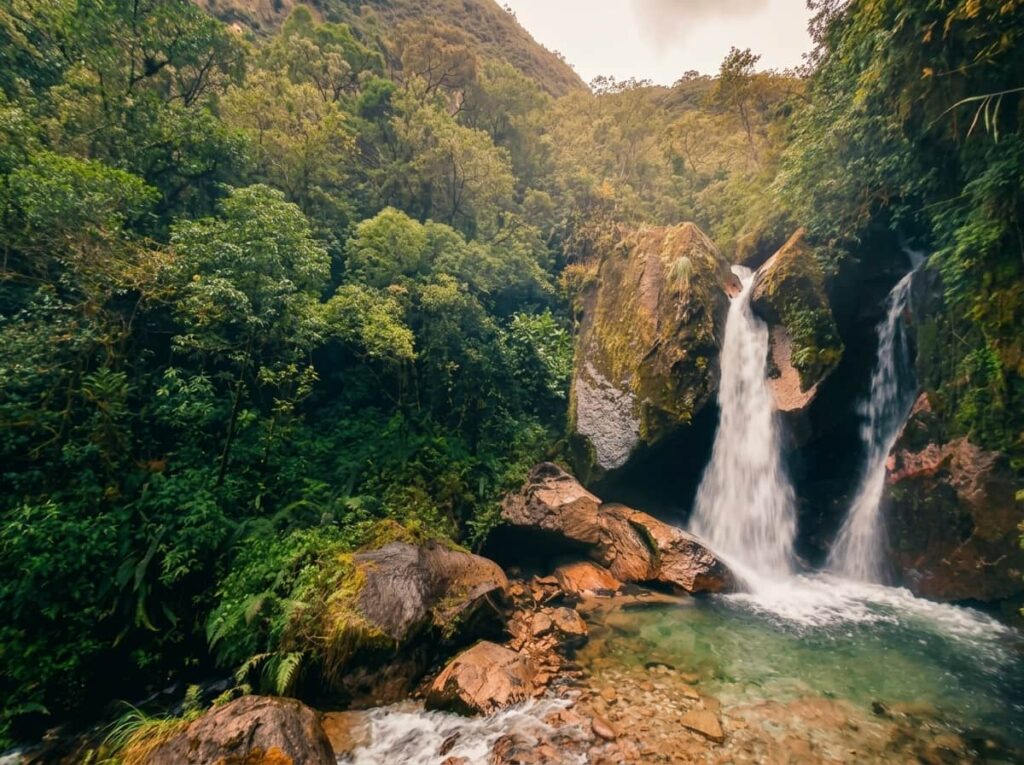 Catarata de los Jardines de Mandor cerca de Aguas Calientes, Machu Picchu Pueblo