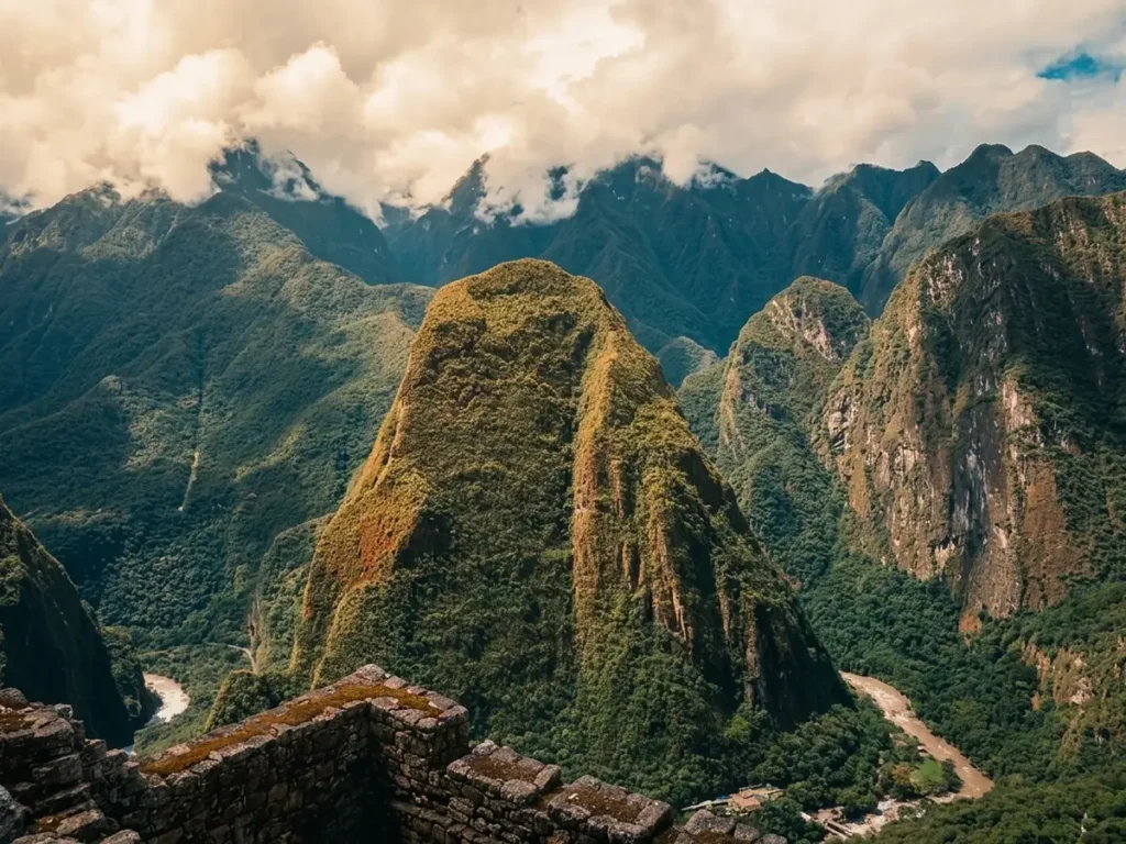 Montaña Putucusi vista desde Aguas Calientes, Machu Picchu Pueblo