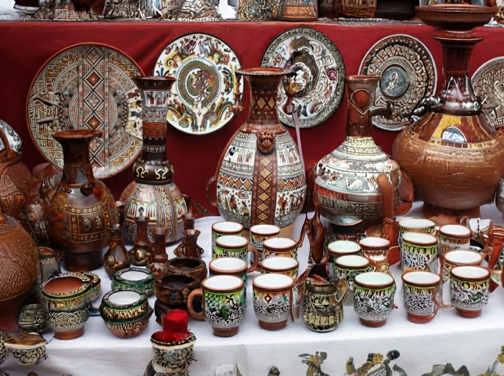 Cerámicas en el Centro Artesanal