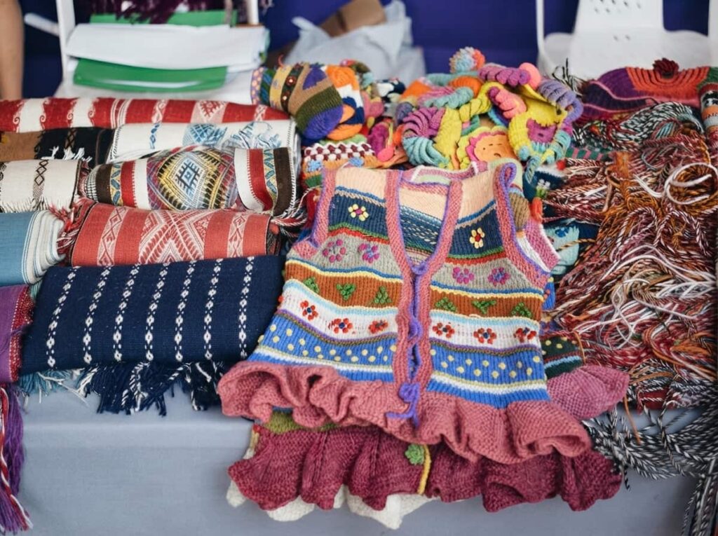 Mantos textiles en el Centro Artesanal