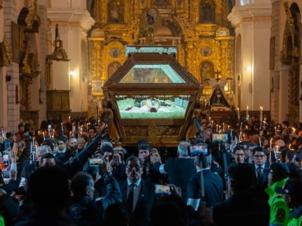 Procesión del Santo Sepulcro en Ayacucho