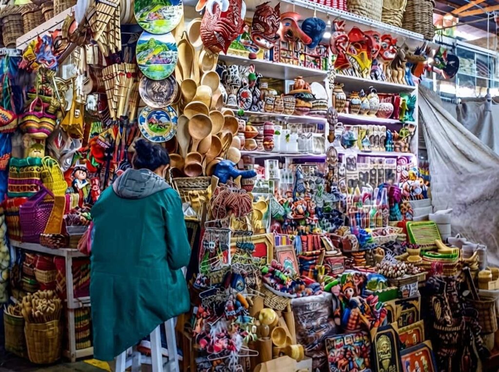 Productos souvenir en el Mercado San Pedro