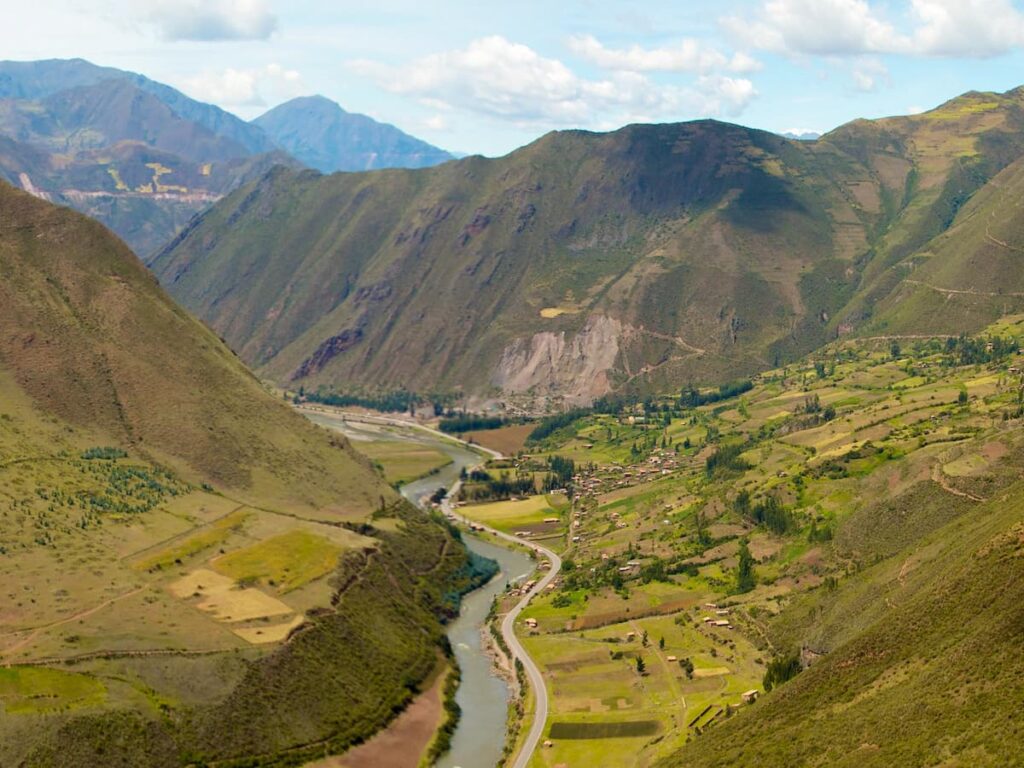 Paisaje andino del sur de Cusco por donde pasan la Ruta del Sol y el Tour Valle Sur