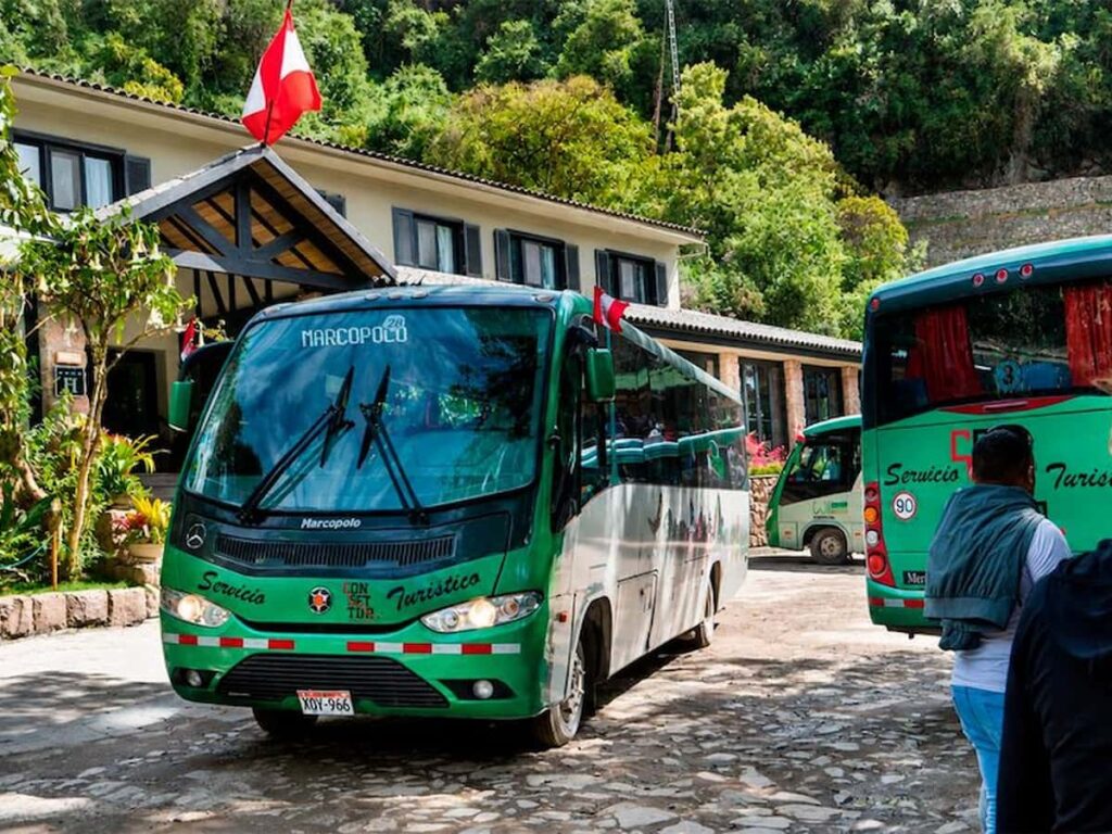 Bus de subida de Aguas Calientes a la ciudadela de Machu Picchu