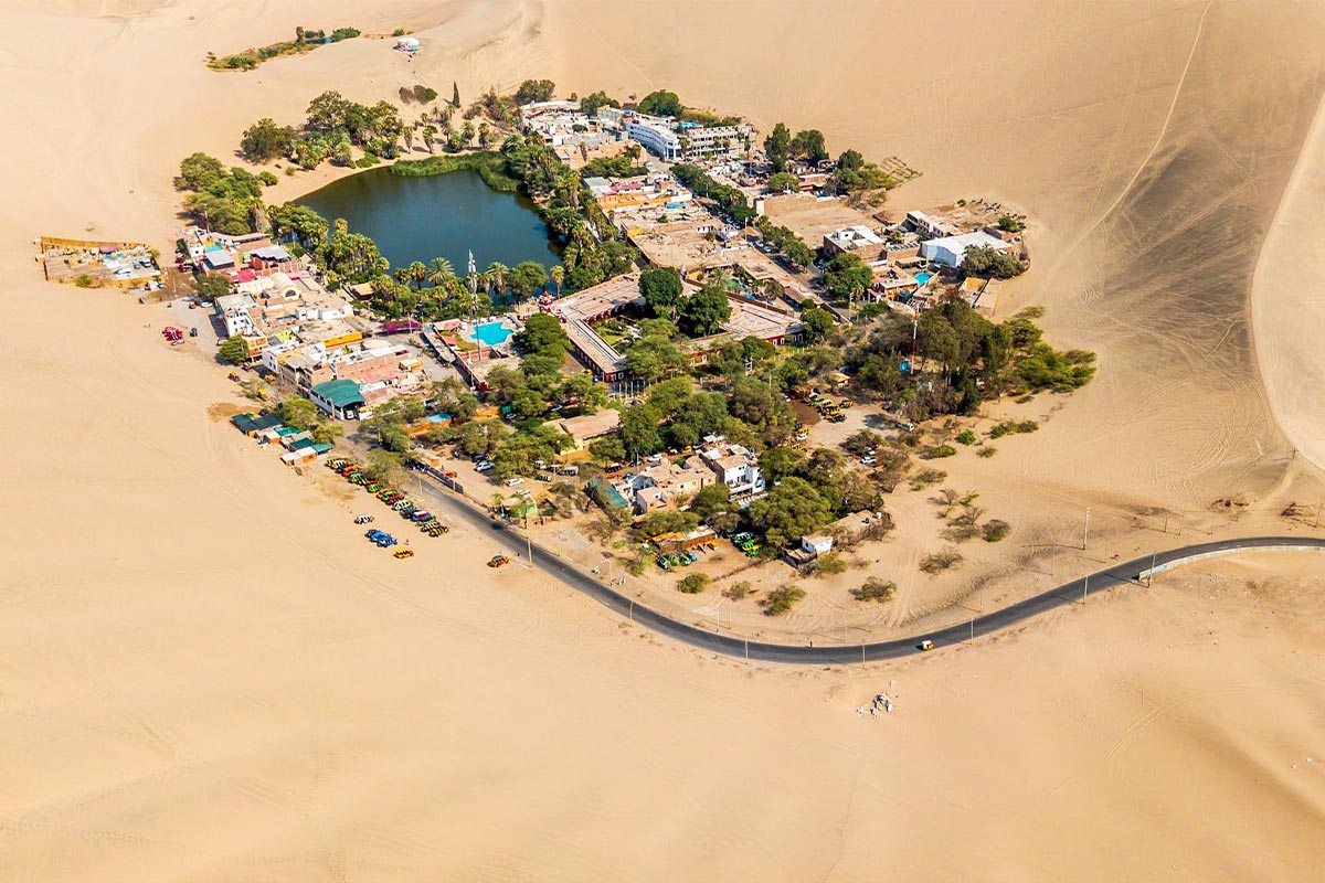 Oasis de Huacachina en el desierto de Ica Perú