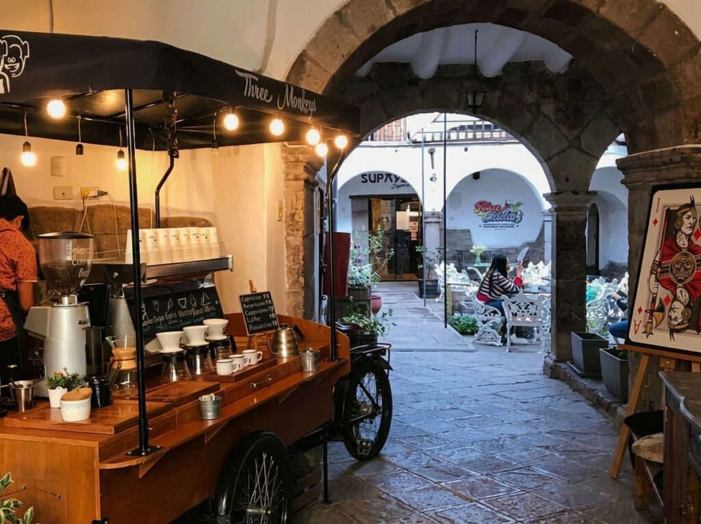 Three Monkeys Coffee Company en Cusco, Perú