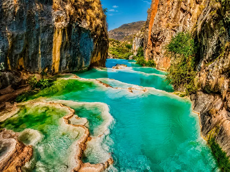 El secreto de las piscinas turquesas: ¿Por qué Millpu brilla con ese color?