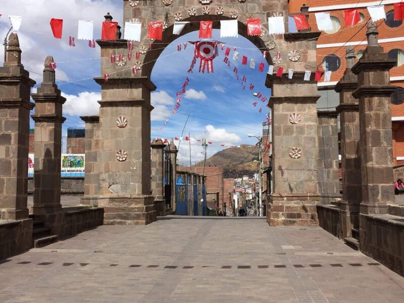 Arco Deustua: la puerta de piedra de los héroes