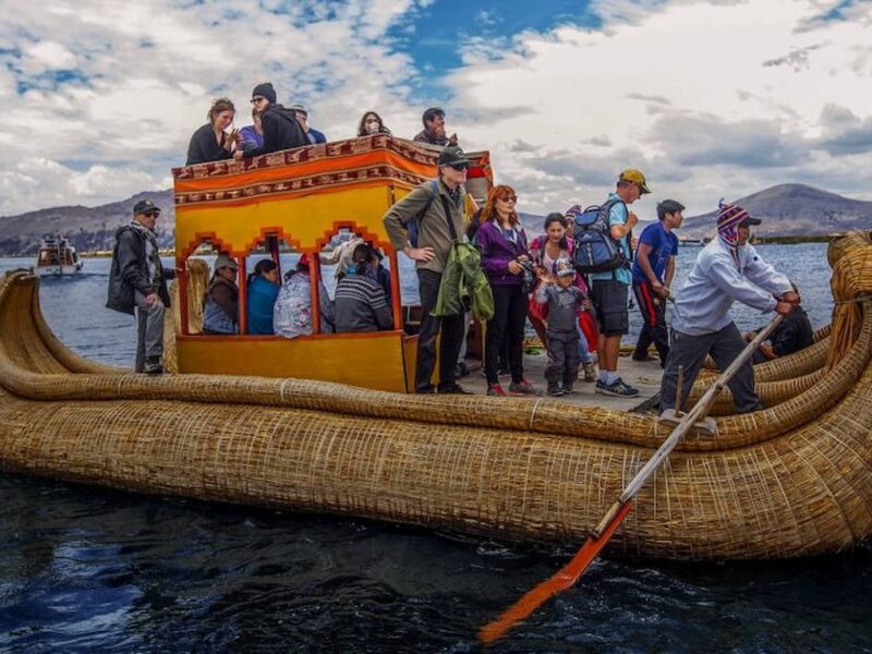 Paseo en balsa de totora: navegar como se navegaba hace siglos
