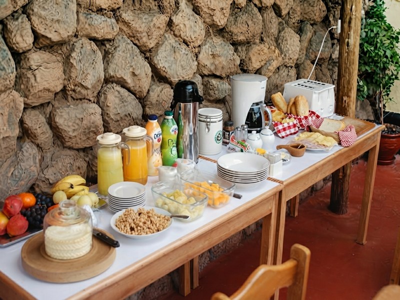 Desayuno matutino servido en el hotel antes del traslado de salida en Cusco.