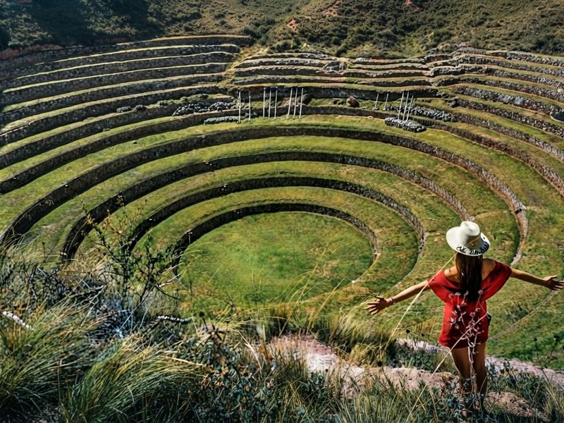 Complejo de andenes circulares concéntricos de Moray en el Valle Sagrado.
