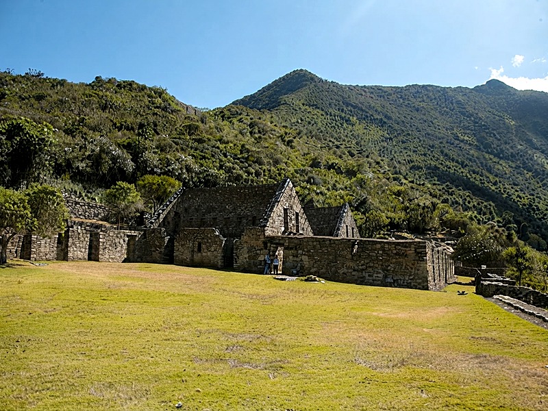 Impresionantes terrazas escalonadas y andenes incas del complejo arqueológico de Choquequirao