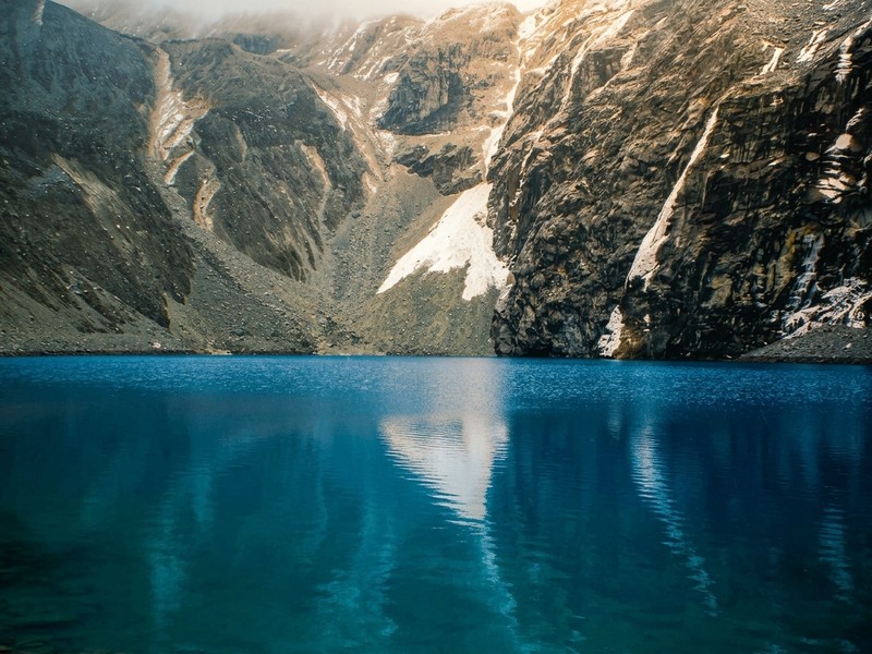 El enigma de su nombre numerado y el origen de su azul electrizante