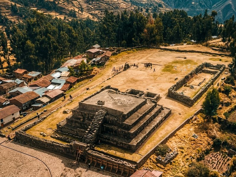 El Usno de Vilcashuamán: El trono sagrado del Inca y el halcón de piedra
