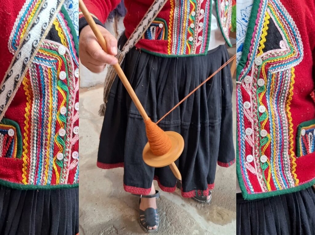 Artesana hilando con pushka, el huso tradicional de los tejidos inca