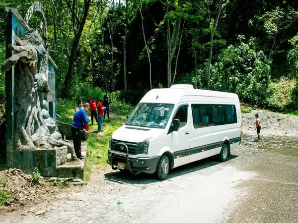 Private transport vehicle leaving Cusco towards Mollepata