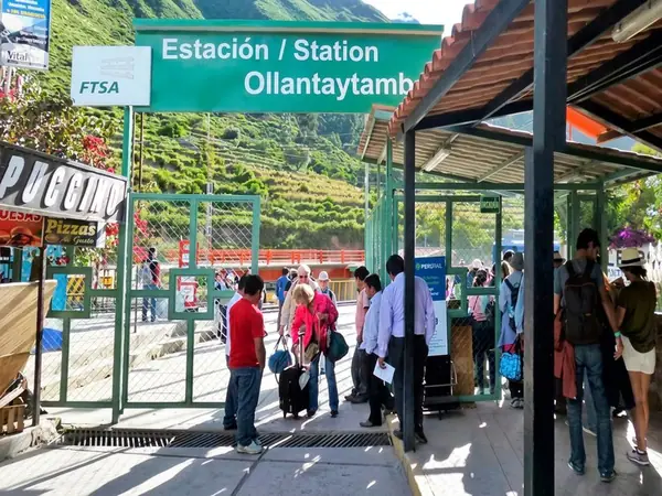 Ollantaytambo train station, where the transfer to Cusco starts