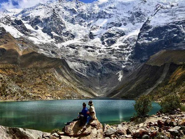Hikers on the shore of Humantay Lake
