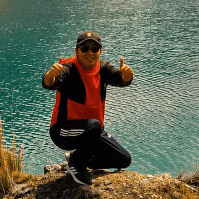 Amilcar Catari at a turquoise mountain lake in the Cusco Andes